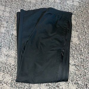 Sweatpants with pockets and zip pockets on left leg and back